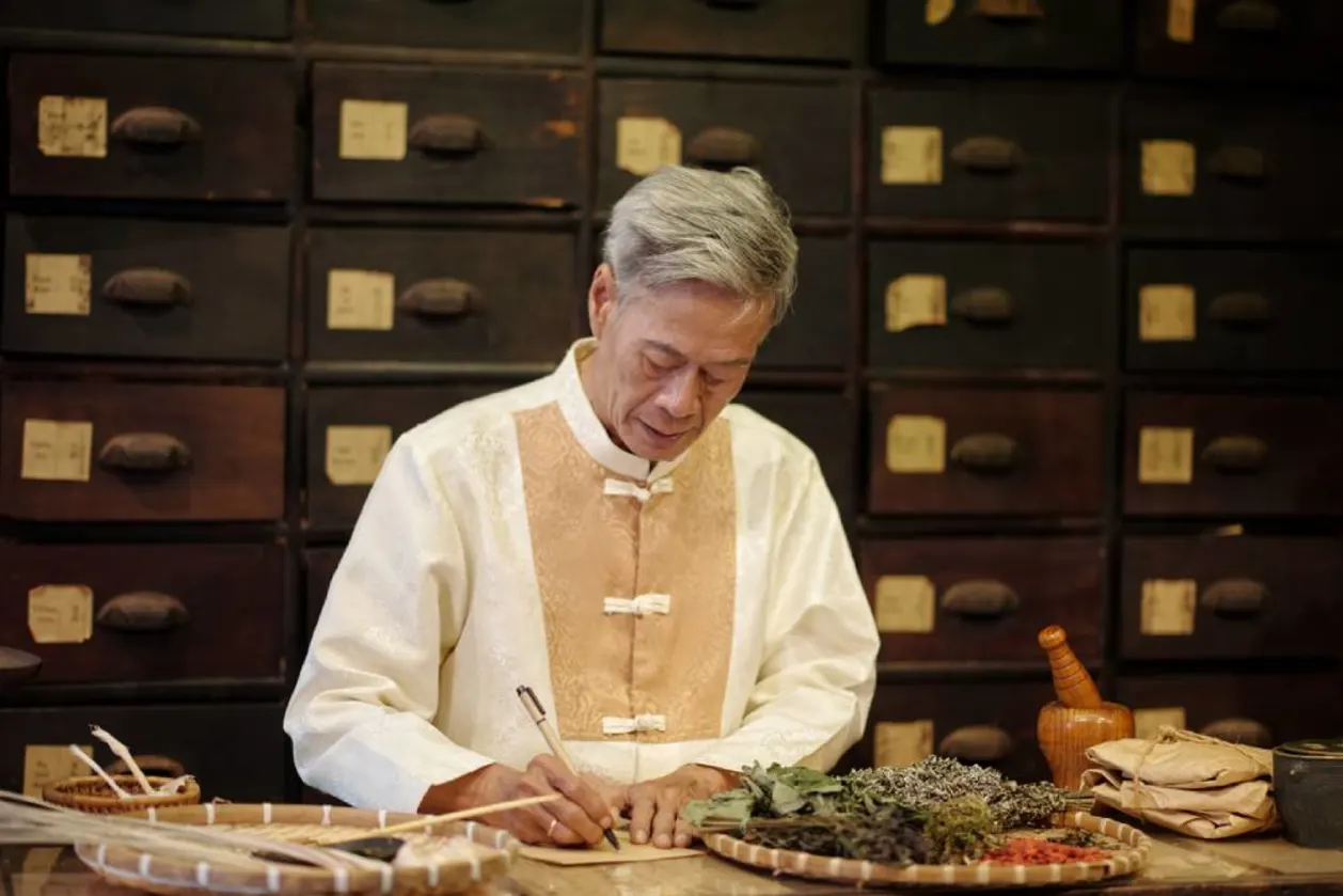 Chinese apothecary worker